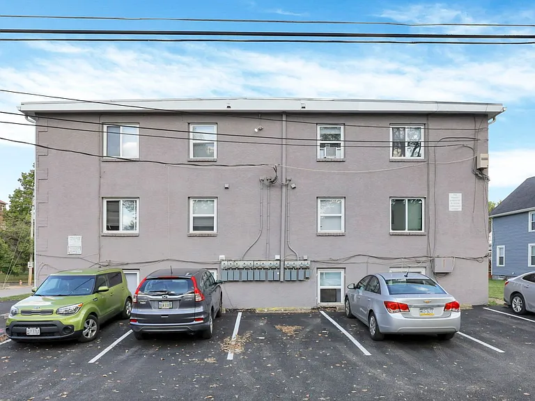 1581 E Mound St #3A — Photo 2