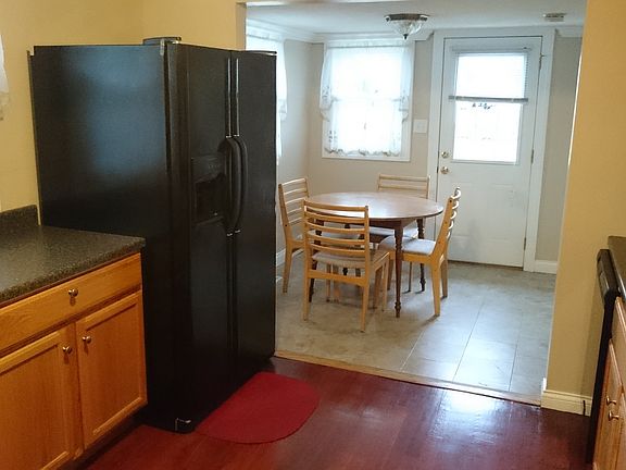 3rd image of 825 Princeton Ave