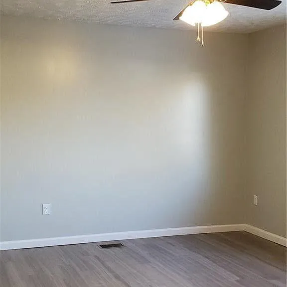 1015 Boylan Dr — Photo 8