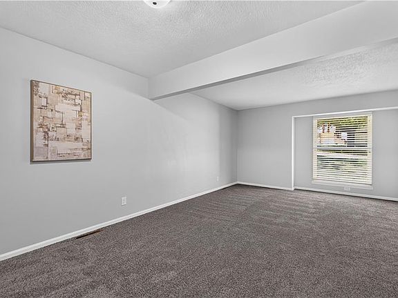 4th image of 7815 Haskell Ave
