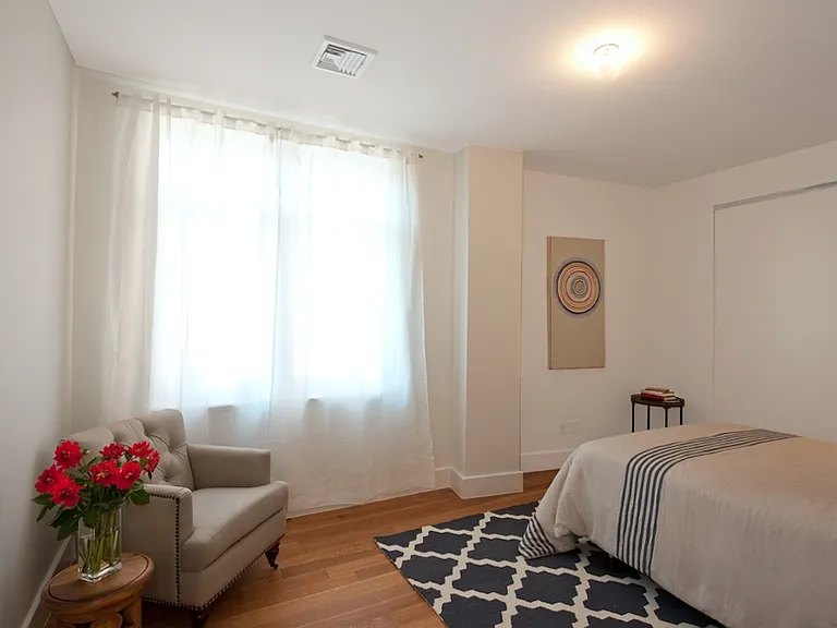 301 Sullivan Pl #5H — Photo 4
