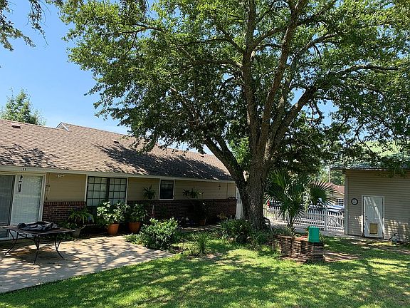 3rd image of 4670 Clayton Dr
