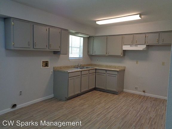 4th image of 715 Deerwood Dr
