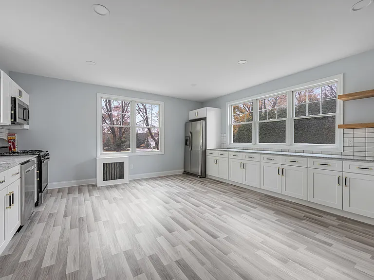 684 Closter Dock Rd — Photo 5