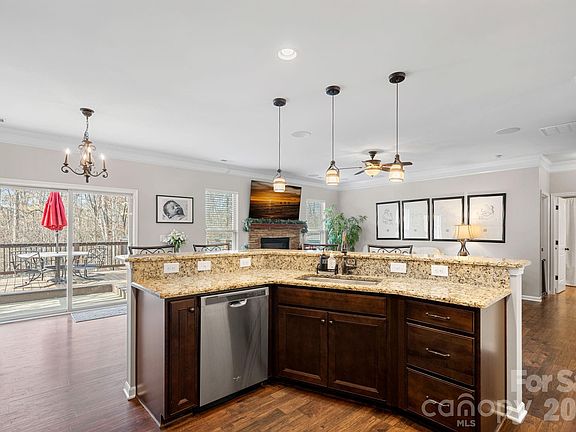 4th image of 1203 Guadalupe Ln