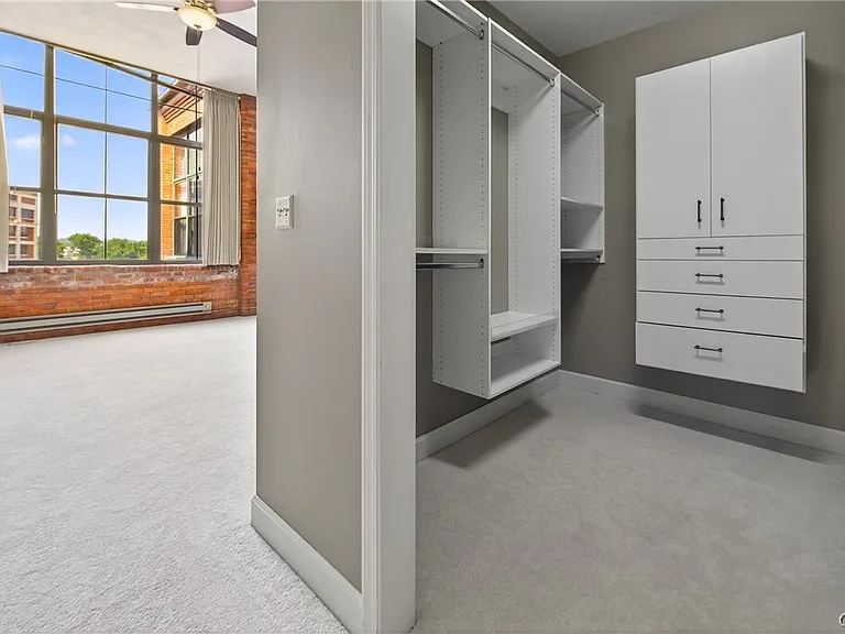 526 Plum St #402 — Photo 32