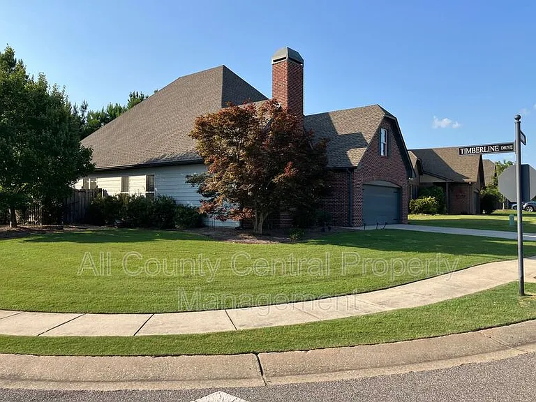 1001 Aronimink Dr — Photo 2