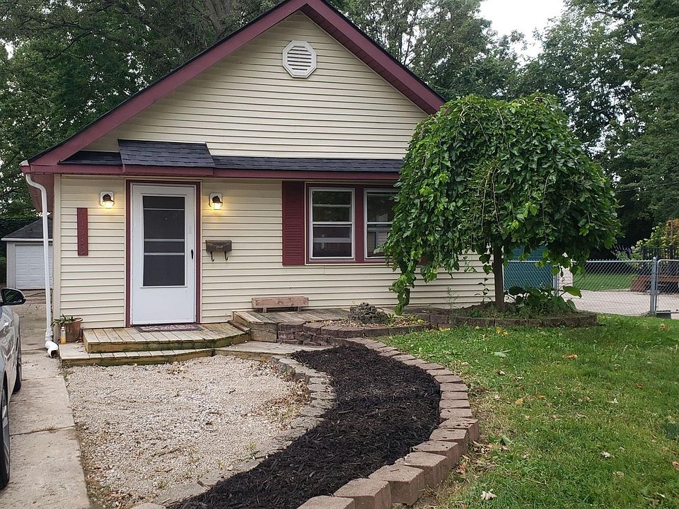 1st image of 21532 Elizabeth St