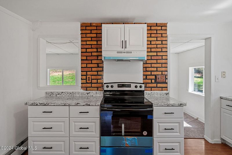4th image of 341 South Street