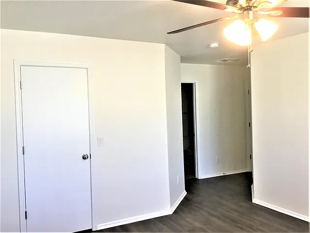 15872 W Adams St — Photo 6