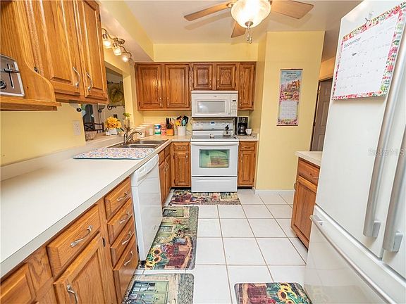 5th image of 606 Carey Pl