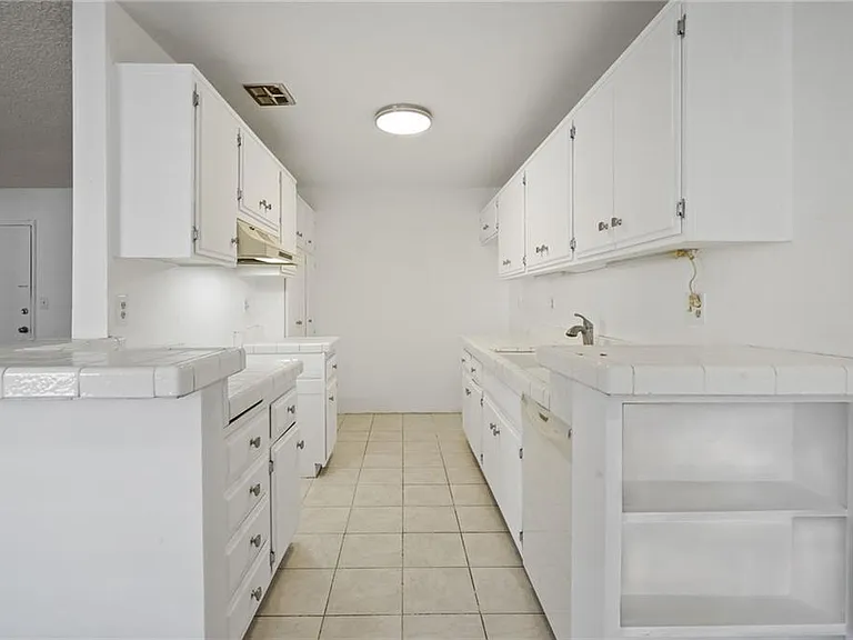 5349 Newcastle Ave #18 — Photo 8