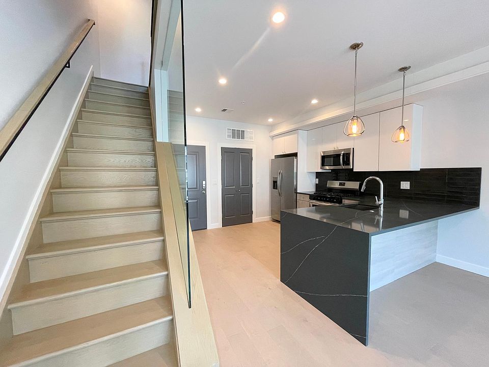 1st image of 1426 N Franklin St #2