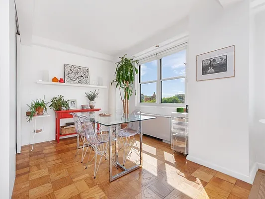 Sold by Sotheby's International Realty | media 33