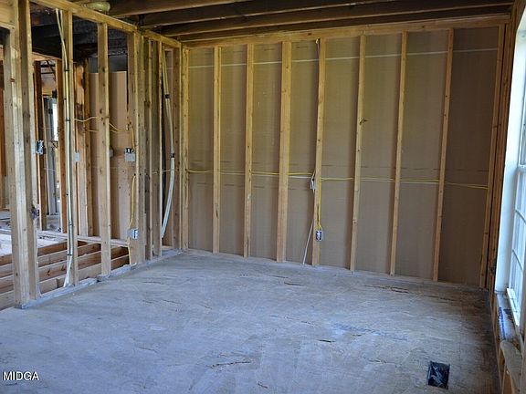 5th image of 312 Woodmont Ct