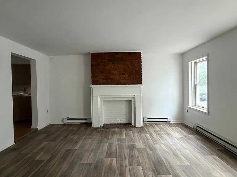 117-119 N College St #1 — Photo 1