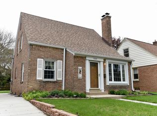 5669 N Crestwood Blvd, Glendale, WI 53209