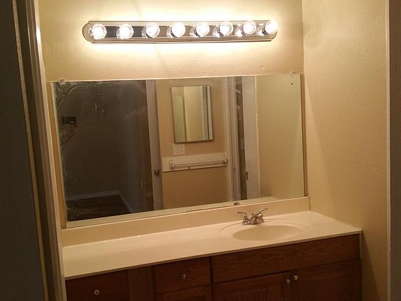 3rd image of 8422 Glen Echo