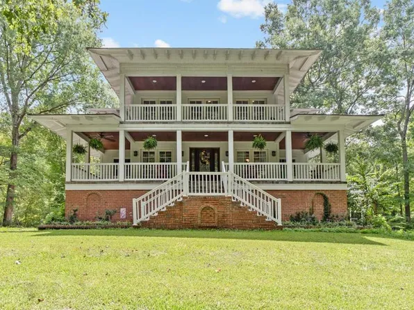 415 River Bluff Dr, Dunn, NC 28334