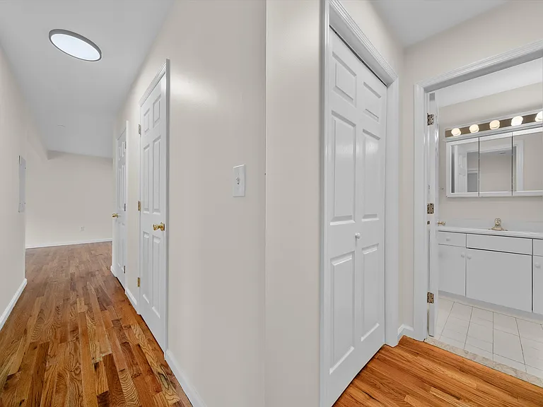 10-12 Chestnut St #304A — Photo 24