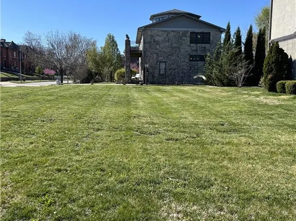 1220 E 24th St, Kansas City, MO 64108