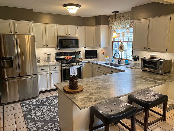 2nd image of 2715 Gingertree Dr