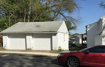 Detached garage