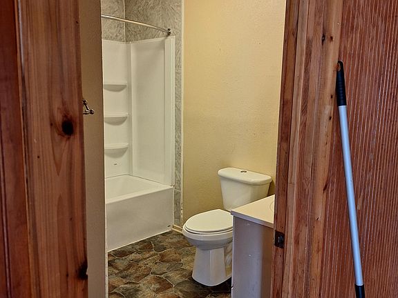 4th image of 1904 N Houston St