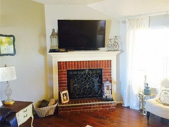5th image of 233 SW 141st St
