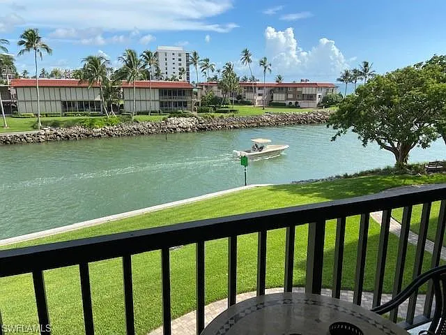 2305 Gulf Shore Blvd N #313