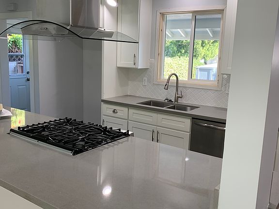 Kitchen counter seating 