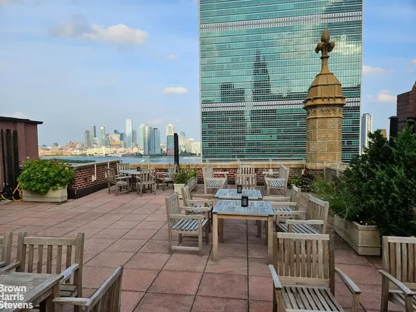 333 East 43rd Street image 7 of 13