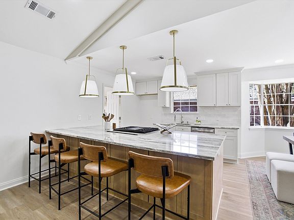 5th image of 4368 Blecker Dr