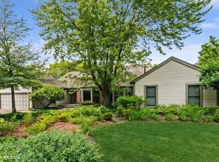 30 Warrington Dr, Lake Bluff, IL