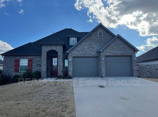 2012 W Gilligan Ave, Rogers, AR 72758