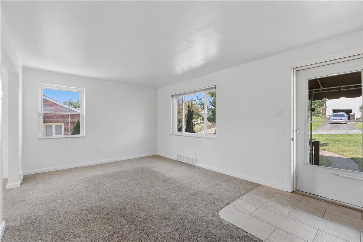 3 bed, 1150 sqft, $1,700 — Photo 4