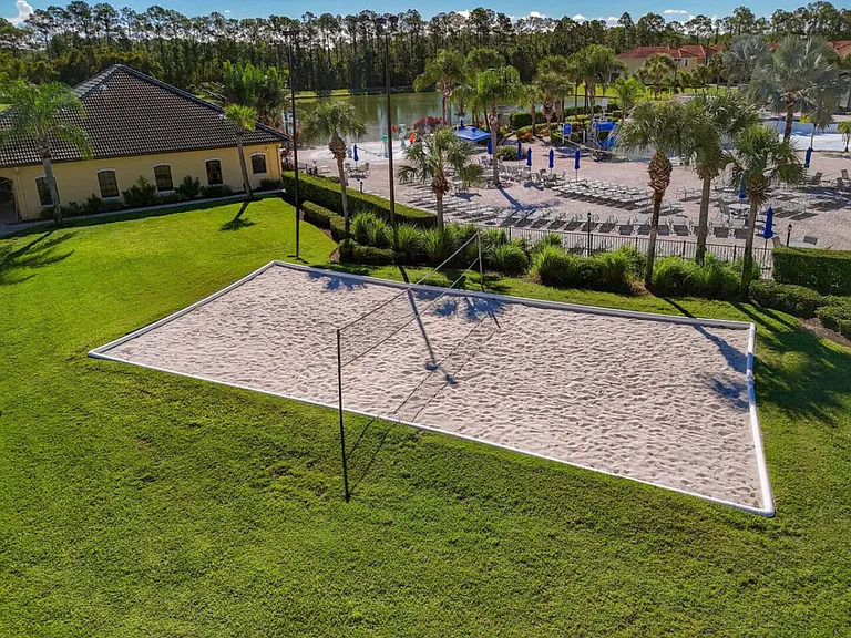 Beach Palm Ave — Photo 60