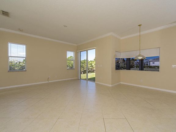 2nd image of 442 NW Sunflower Pl #0