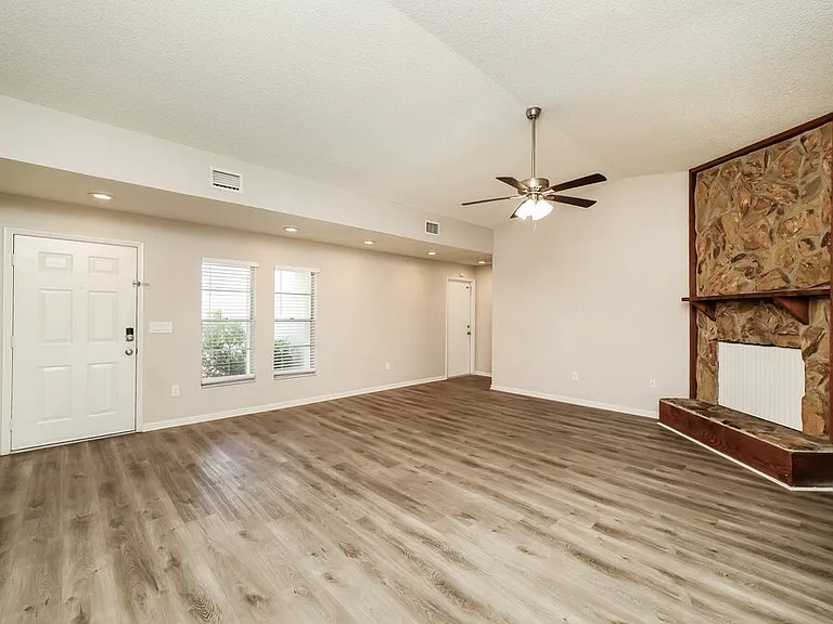 1828 Craven Dr — Photo 5