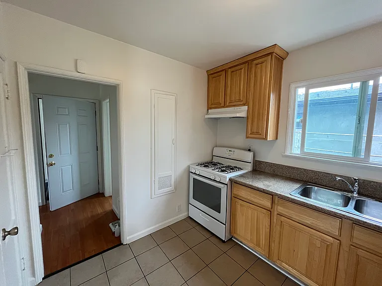 2573 S Sepulveda Blvd — Photo 6