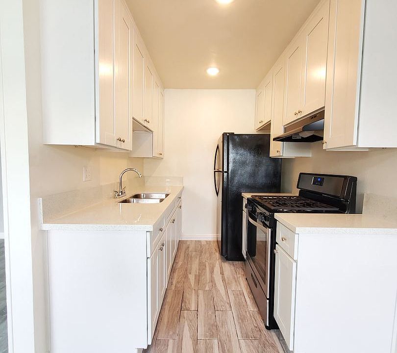 1st image of 125 S Mariposa Ave APT 20