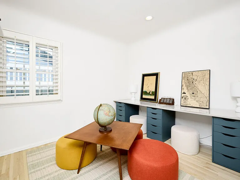 7822 Bleriot Ave — Photo 9