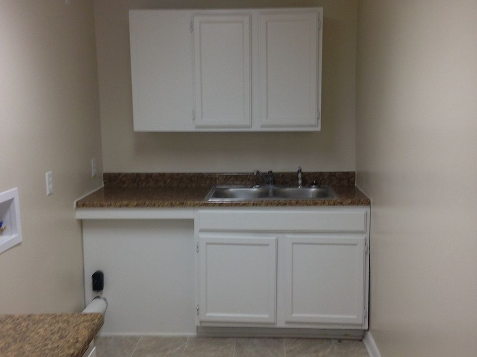 1st image of 609 Grovewood Dr