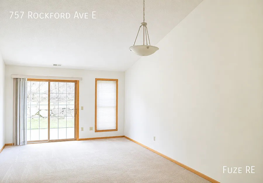 Great 2BR/1BA One Level Delano Townhome Available 10/1 — Photo 3