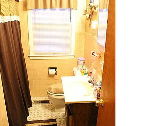 3rd image of 382 Nassau Ave
