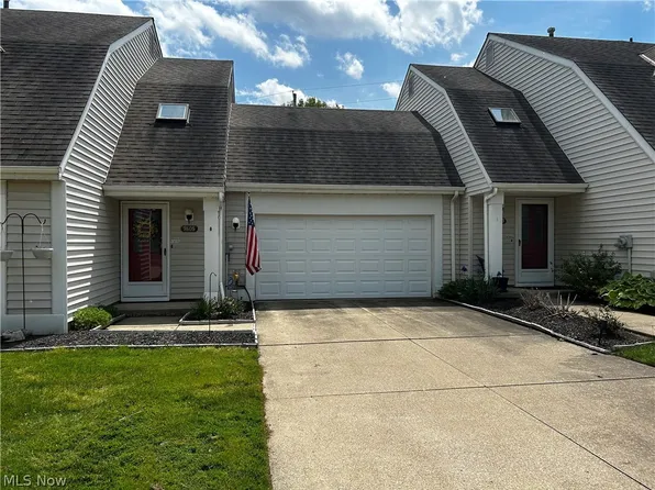 9605 E Idlewood Dr, Twinsburg, OH 44087