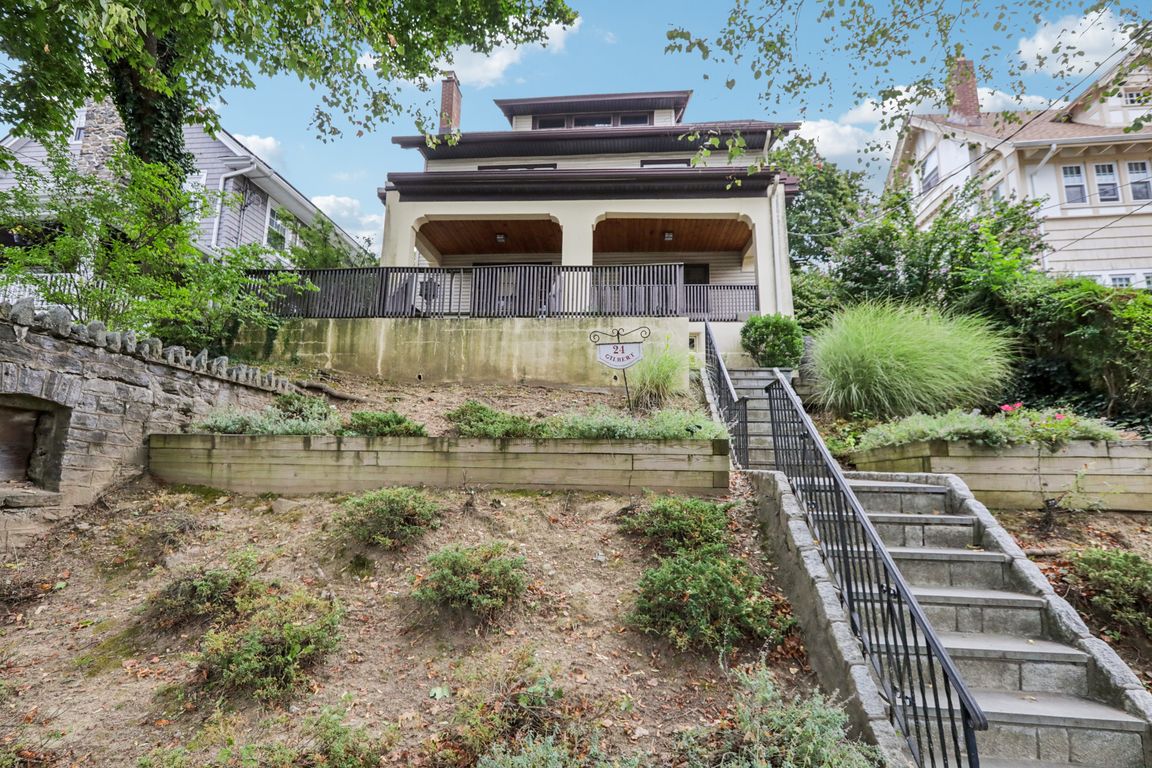 How creepy is the Greystone Mansion in Yonkers, NY?, image size:1152x768