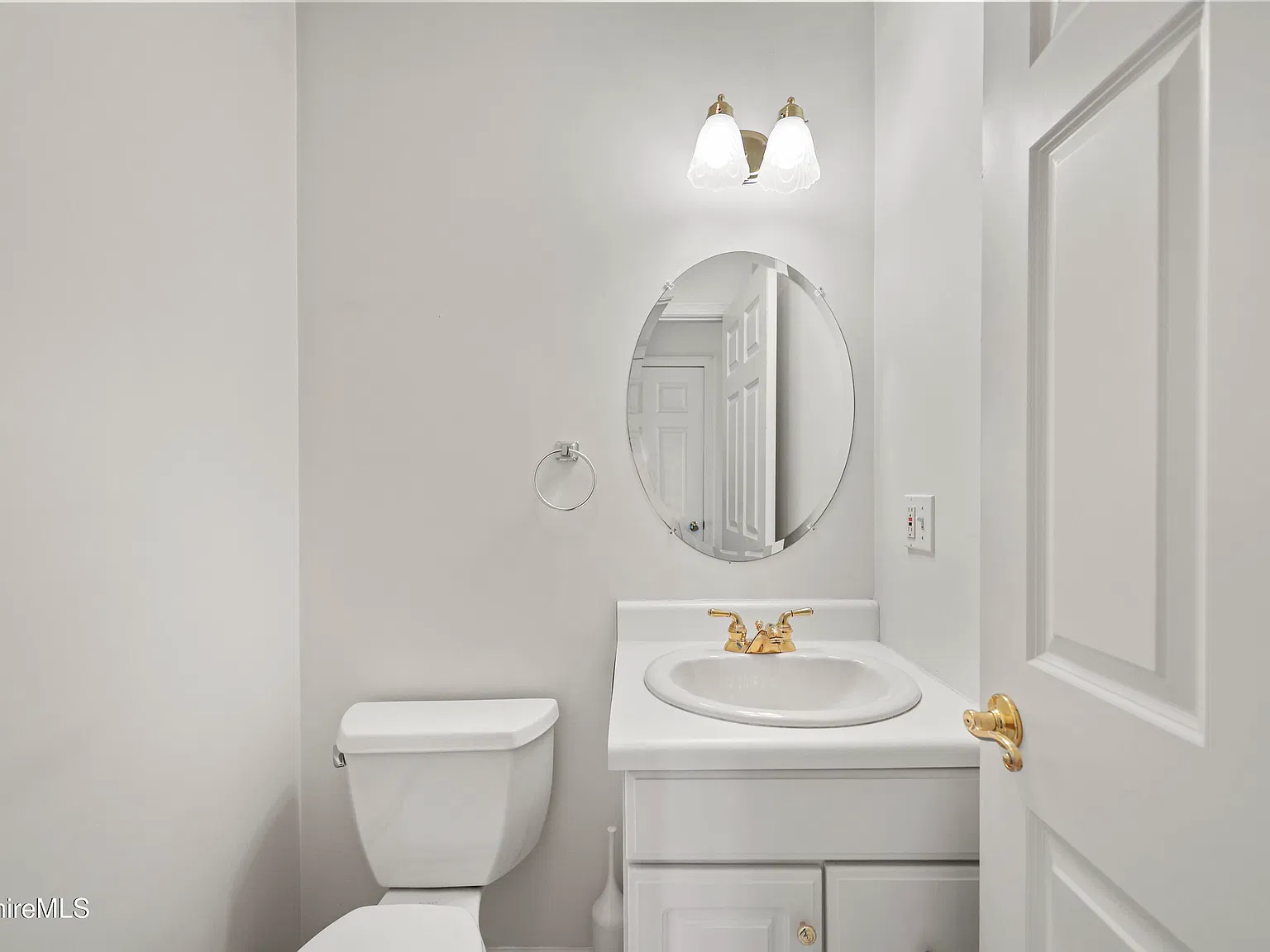 4 bed, 2.5 bath, 2014 sqft, $4,500 — Photo 2