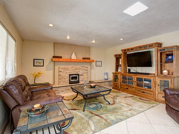 5th image of 4005 Lara Dr NE