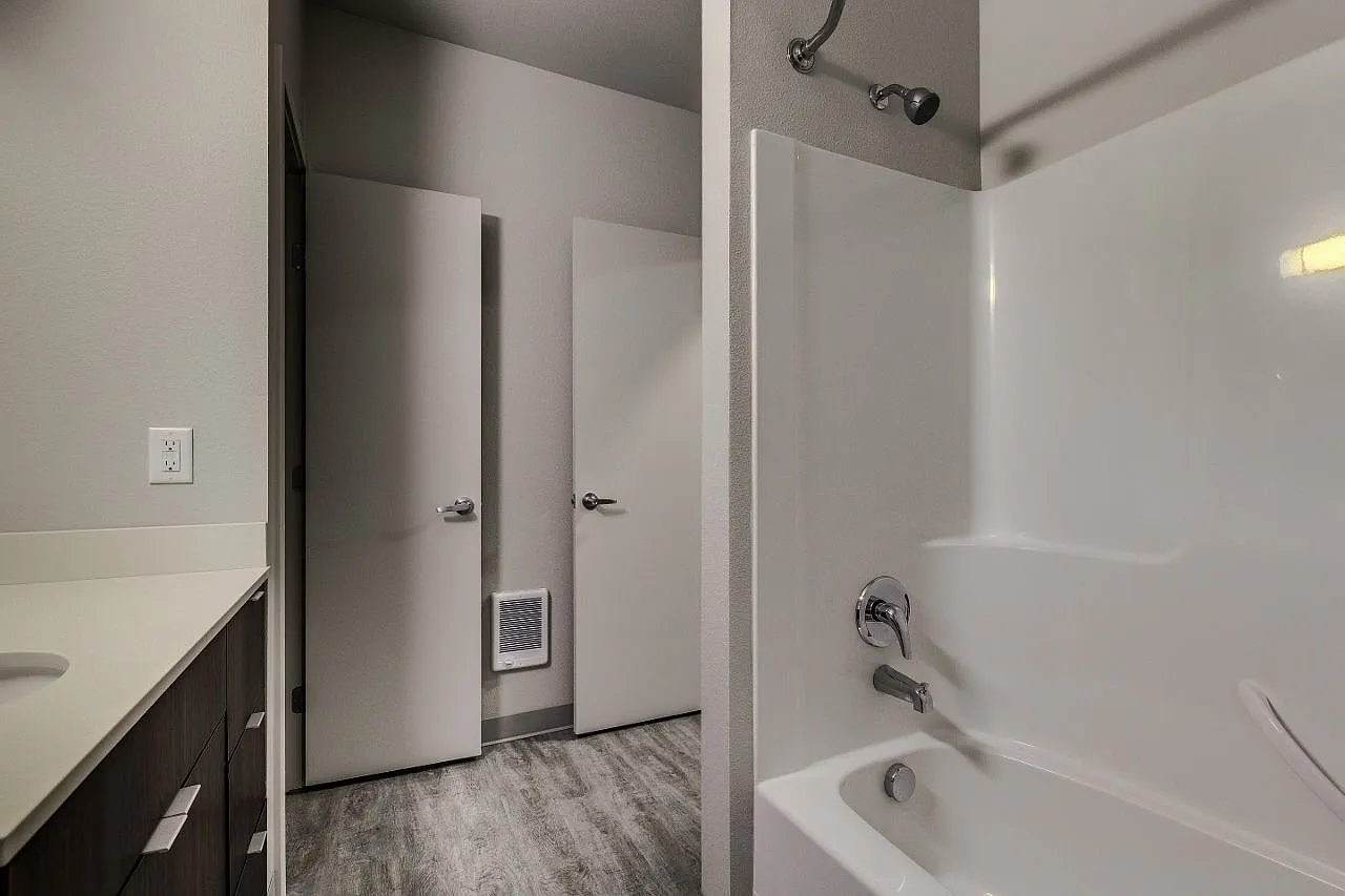 Union Park Apartments — Photo 3